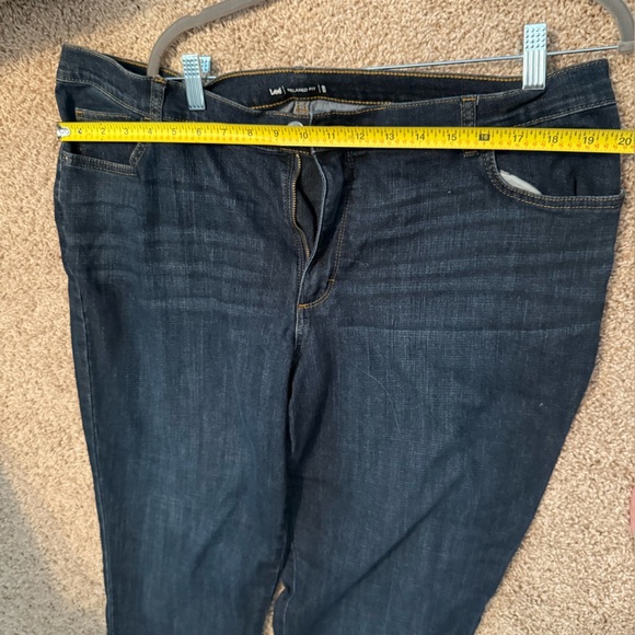 Lee | Dark Blue Relaxed Fit Straight Leg Jeans Timeless Style | Size 18 - Picture 6 of 7